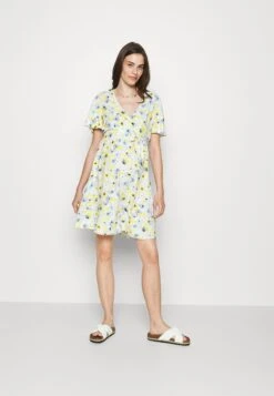 Anna Field -Anna Field 41abf20a0d034bbe925f296c28d931c3