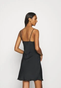 Anna Field Hammered Satin Nightie - Chemise De Nuit / Nuisette - Black 11 Anna Field Hammered Satin Nightie - Chemise De Nuit / Nuisette - Black -Anna Field 582eef8b55cc48b49fe9b0e88e2892d9