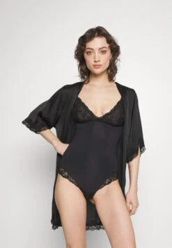 Anna Field -Anna Field 8a42d88ae03b44f9b9e999cb1d119b89