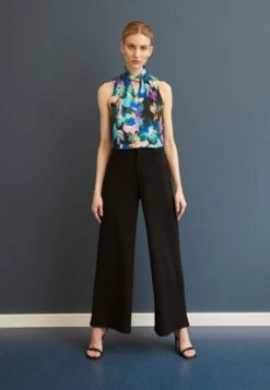 Anna Field -Anna Field ac87a363417241a5be07f48e5f74bb98