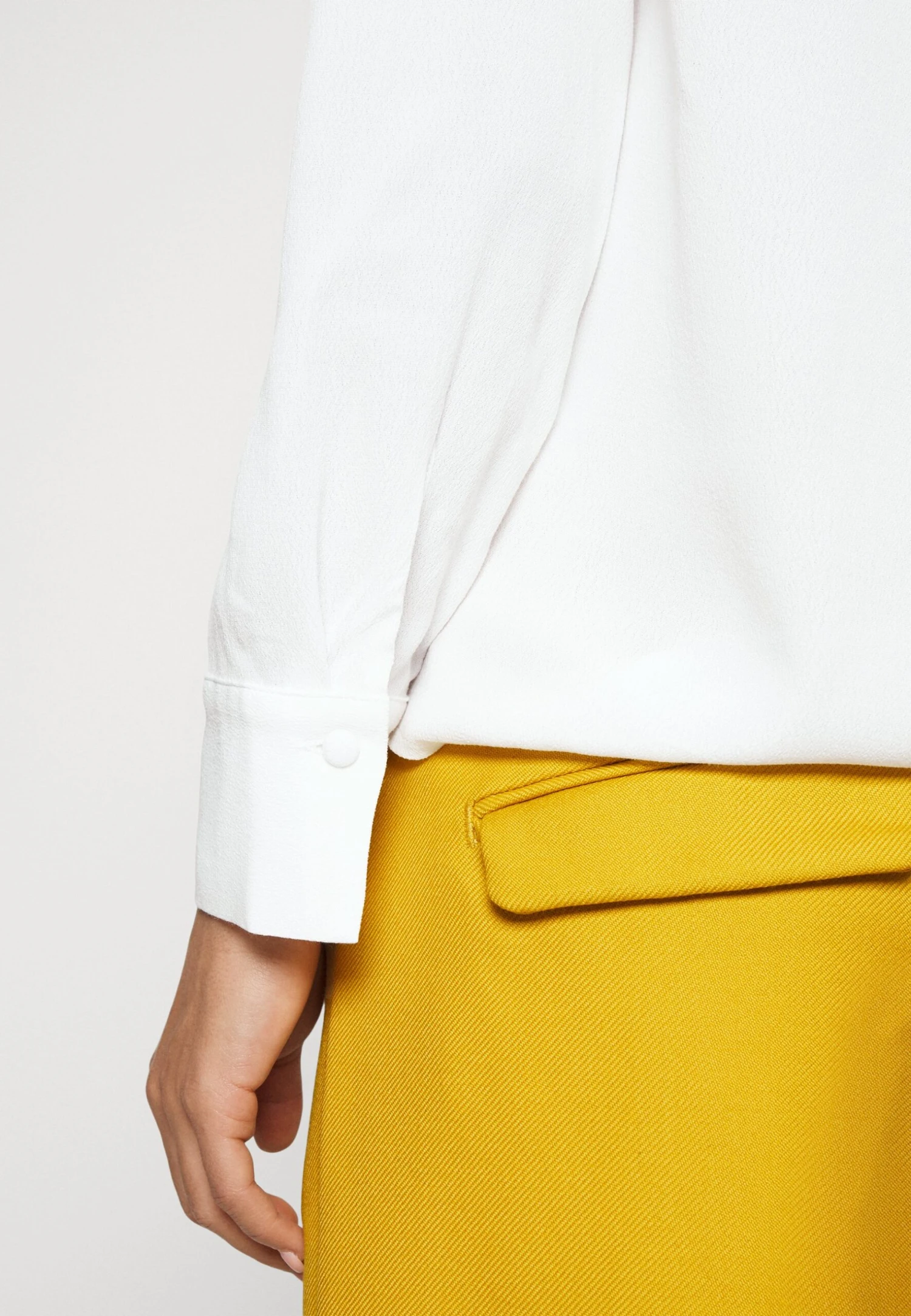 Blouse - Off-White 8 Blouse - Off-White – Image 6